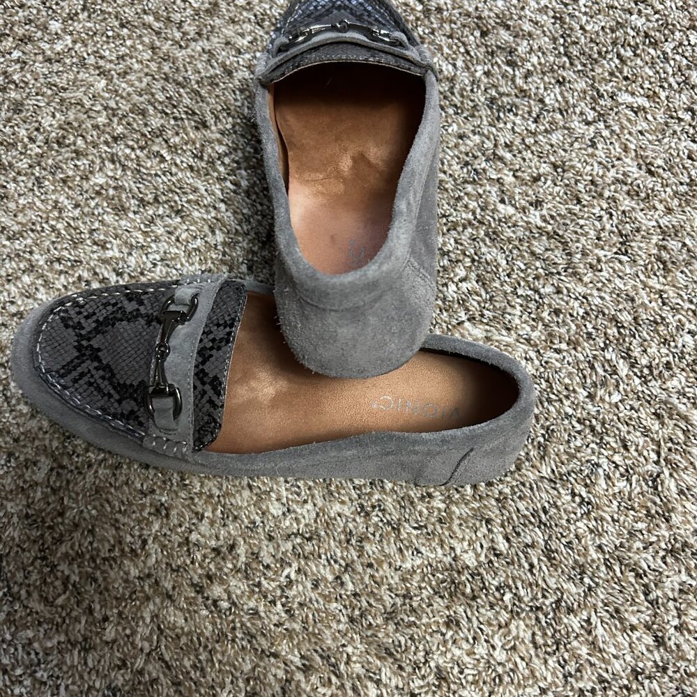Vionic Honor  Dayna Snakeskin Print Grey Loafers EUC
